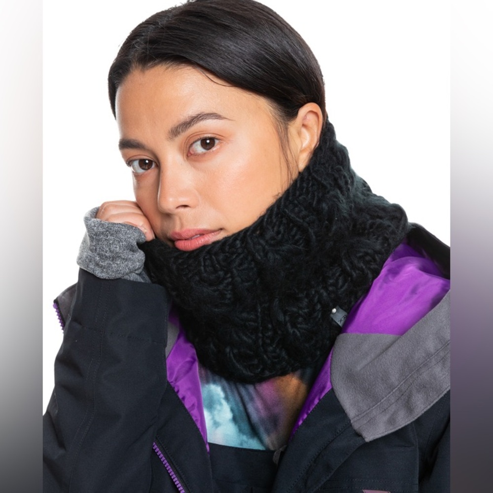 2/$60 NWOT Roxy Dark Blue Knit Neckwarmer